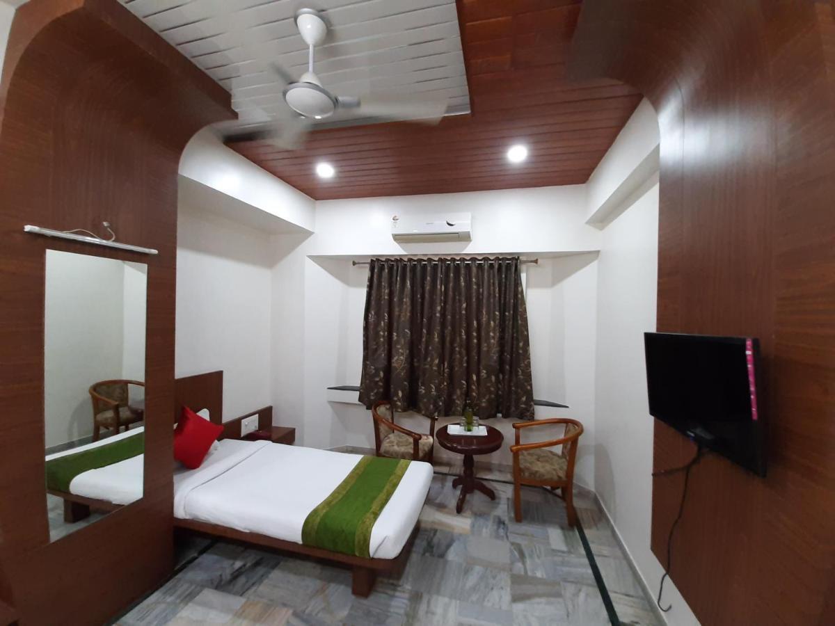 City Palace Hotel होटल सिटी पैलेस Nashik Εξωτερικό φωτογραφία